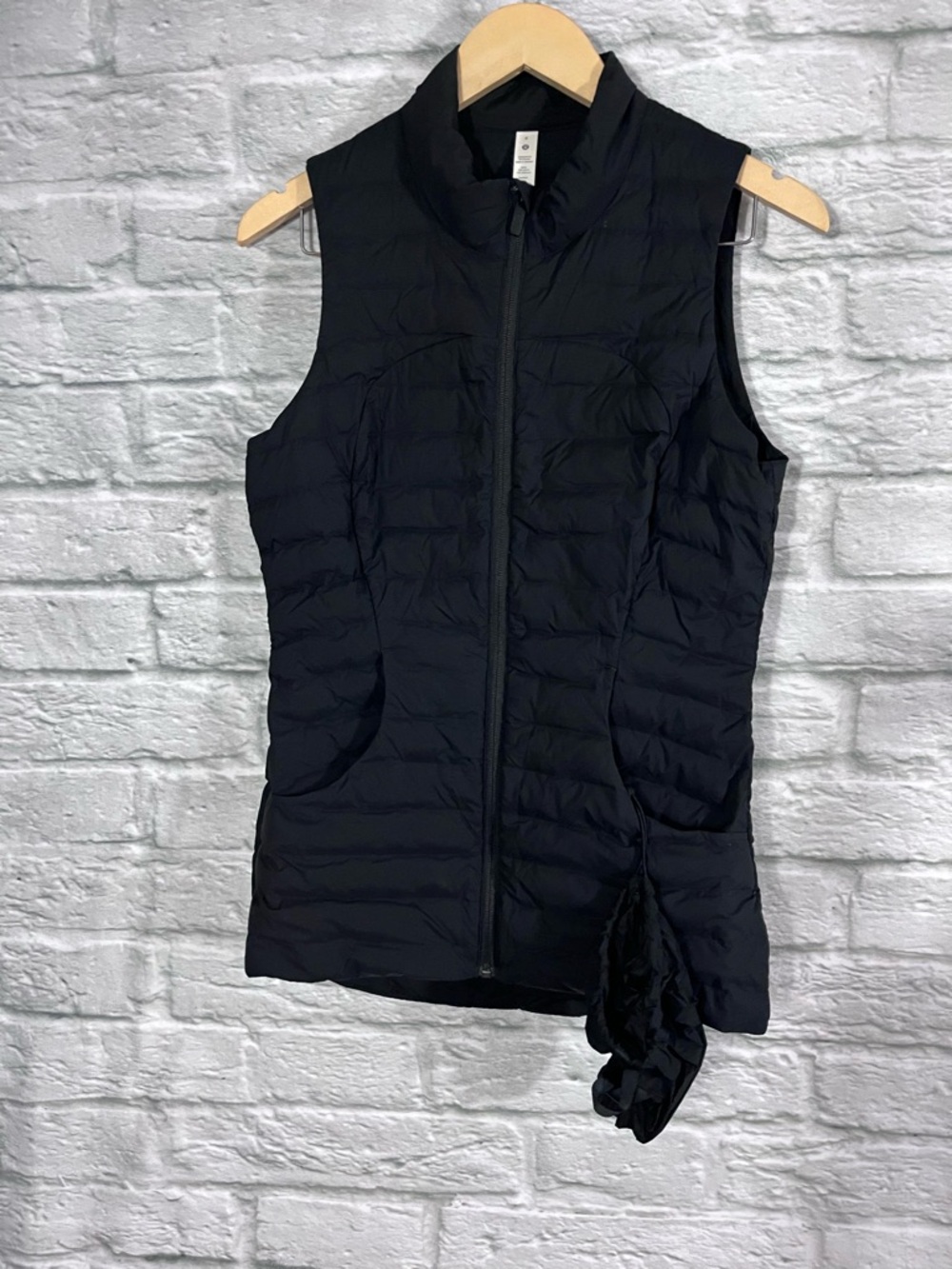 Lululemon size 6 Pack it Down Vest - Black - Windproof Waterproof 700-fill-power - Picture 7 of 16